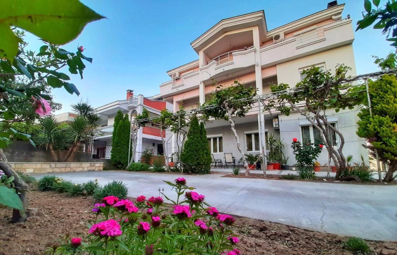 Apartments Perezaj Ülgün Dış mekan fotoğraf