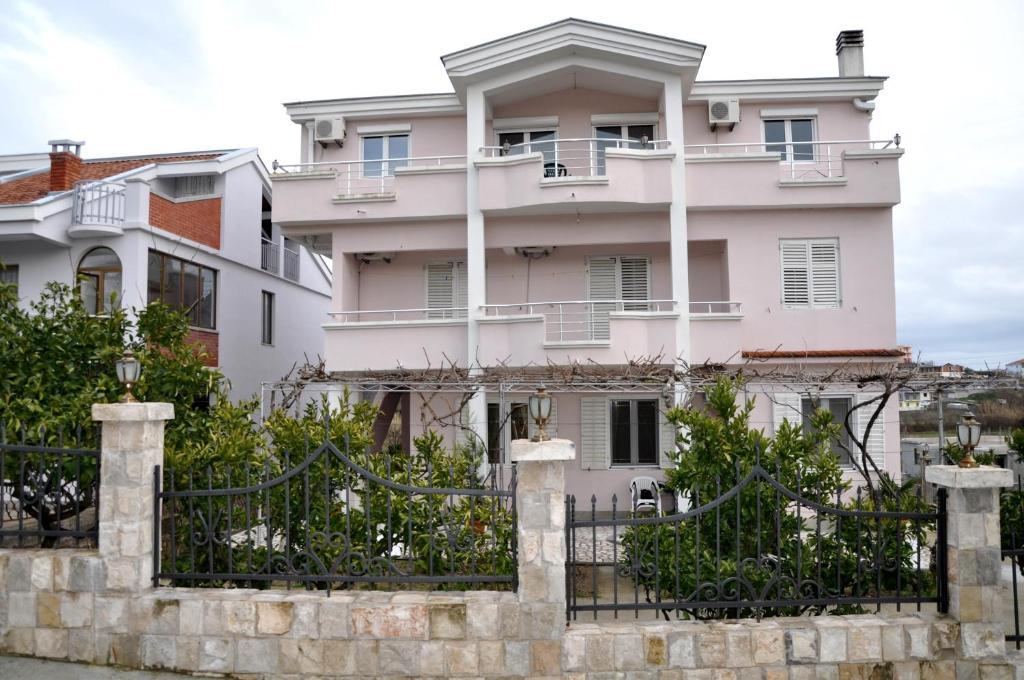 Apartments Perezaj Ülgün Dış mekan fotoğraf