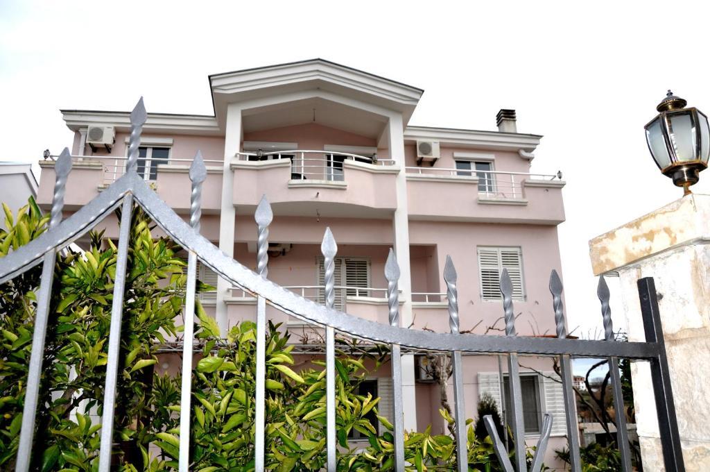 Apartments Perezaj Ülgün Dış mekan fotoğraf